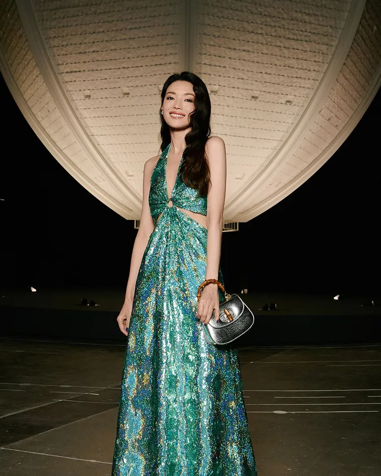 GUCCI翡翠綠色訂製亮片禮服展現出舒淇完美女神的身形體態。品牌提供