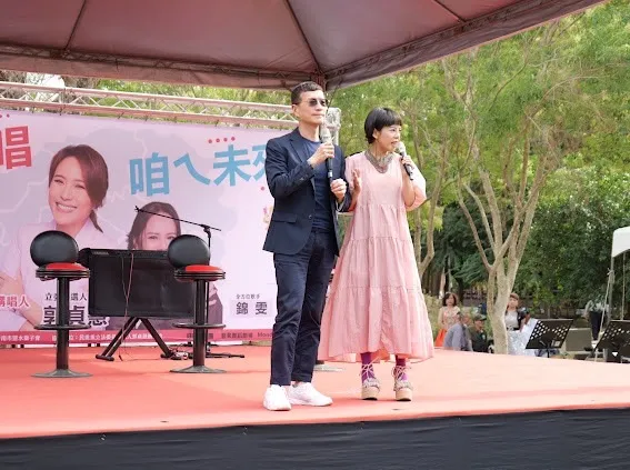 吳若權、錦雯強強聯手舉辦講唱會，吸引大批民眾到場。郭貞慧提供