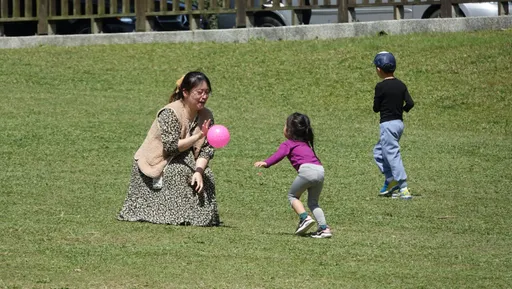 今熱到30˚C↑「這幾區」遛小孩多喝水　鋒面雨帶報到時間曝