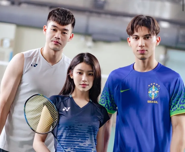 采子與奧運金牌王齊麟（左）等高顏值帥哥一起打羽毛球。翻攝采子IG