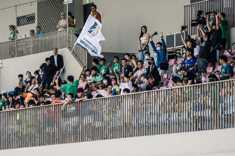 觀眾席坐滿熱情球迷。翻攝畫面