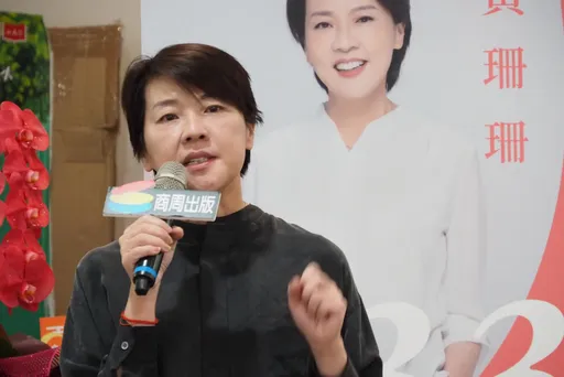 黃珊珊奔向柯文哲! 周玉蔻為「這個男人」大嘆:真不值得