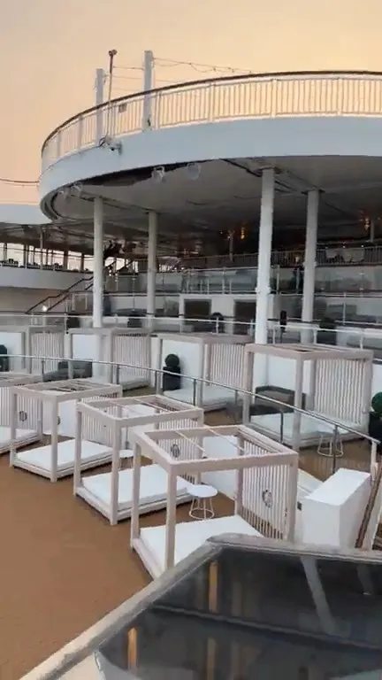 陽台旁可以看到一旁的泳池區，如果有池畔辣妹也能好好欣賞。引自廖老大臉書