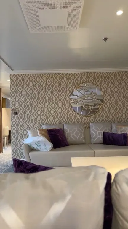 廖老大房間還有超寬敞的客廳，房間總坪數60多坪。引自廖老大臉書