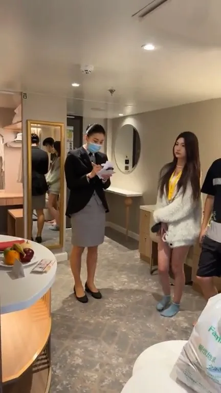 廖洋的正妹女友也一起上郵輪。引自廖老大臉書