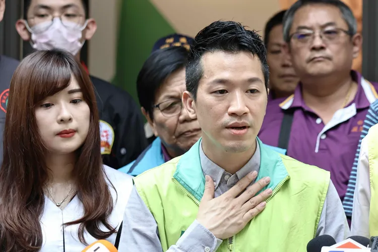 何志偉今天於掃街前受訪。施昂強攝