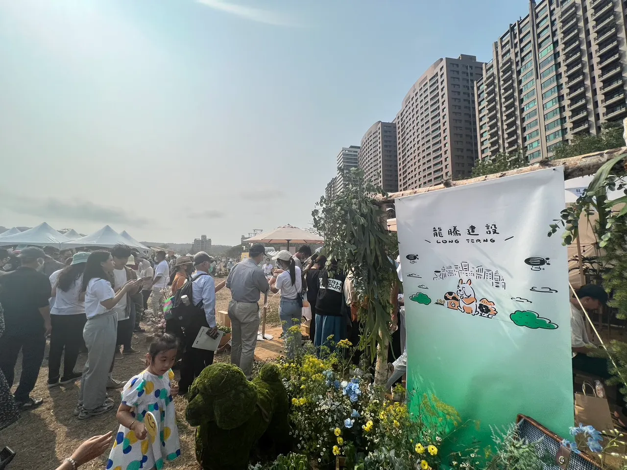 天玉集團龍騰建設投超過110萬元在此次咖啡市集,以贊助在地文創為出發點,讓住戶一同體驗藝文生活。葉家銘攝