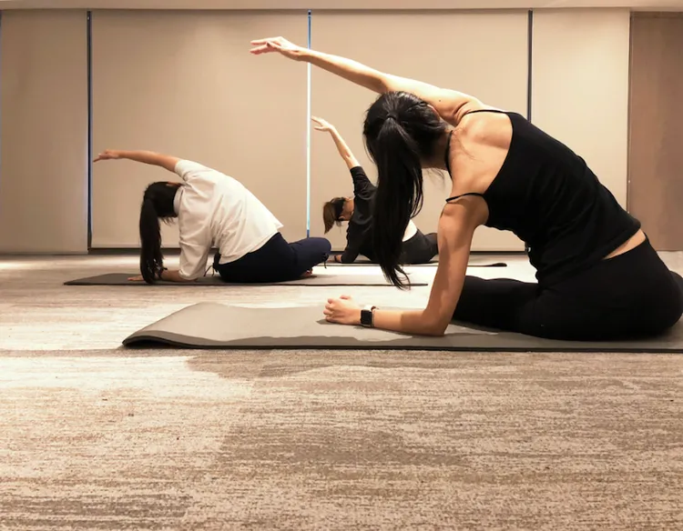 礁溪晶泉丰旅邀旅客體驗「靜心睡前舒壓伸展」，讓身心返璞歸真。業者提供