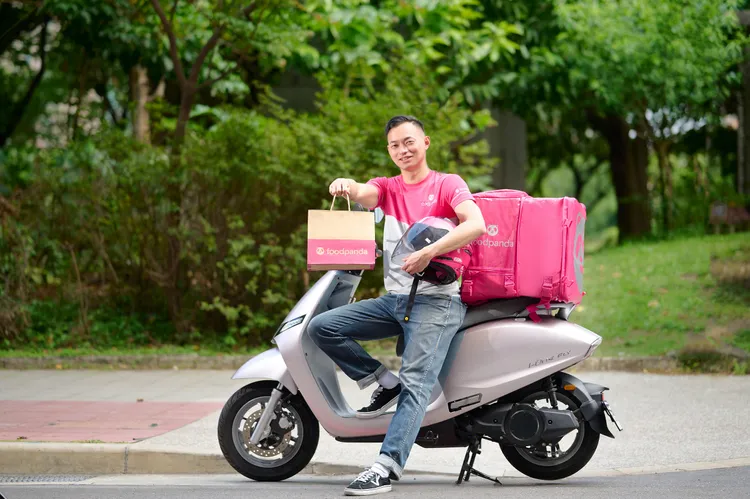 foodpanda與Ionex光陽電動車首創電動機車訂閱方案，讓更多外送夥伴使用永續、乾淨的騎乘工具，加速推動綠運輸轉型。業者提供