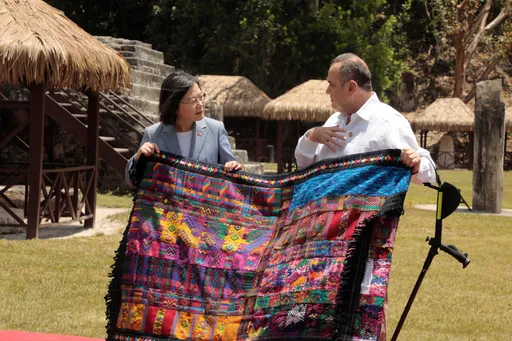 被問「蔡英文若會晤麥卡錫,中方是否會軍演」 中國回應了