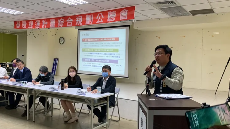 基隆市議員陳冠羽指出，目前除了捷運路廊規劃確定外，市府對於其他資料的掌握簡直少得可憐。葉先鵬攝