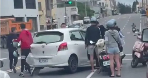 6煞遊澎湖侵門踏戶！大鬧民宿還砸車打當地人　鄉親肉搜怒圍住所討公道
