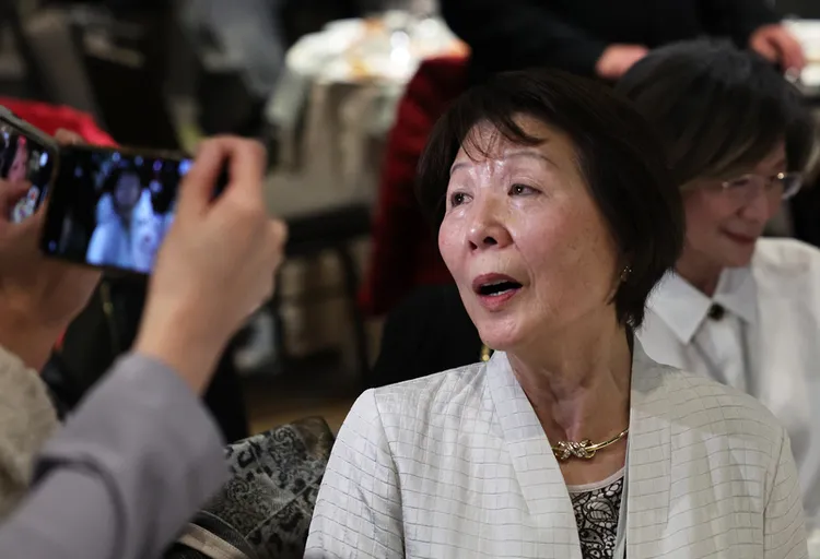 總統蔡英文的大姊蔡鳳嬌（前右）出席洛杉磯僑宴時表示，很高興看到台美關係有這樣突破，成果是每一位台灣人樂見的事。中央社