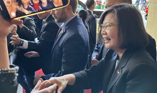 姊妹6年沒見!蔡英文訪美見到兄姊「有點激動」 她一句話讓全場笑了