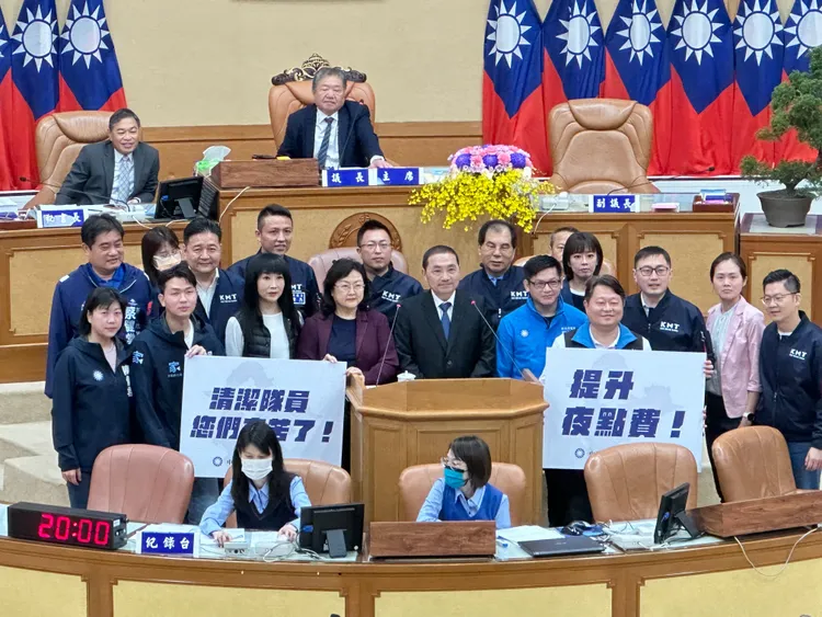 侯友宜宣布清潔人員夜點費將從80元調漲至120元，有2000多人受益。曾佳俊攝