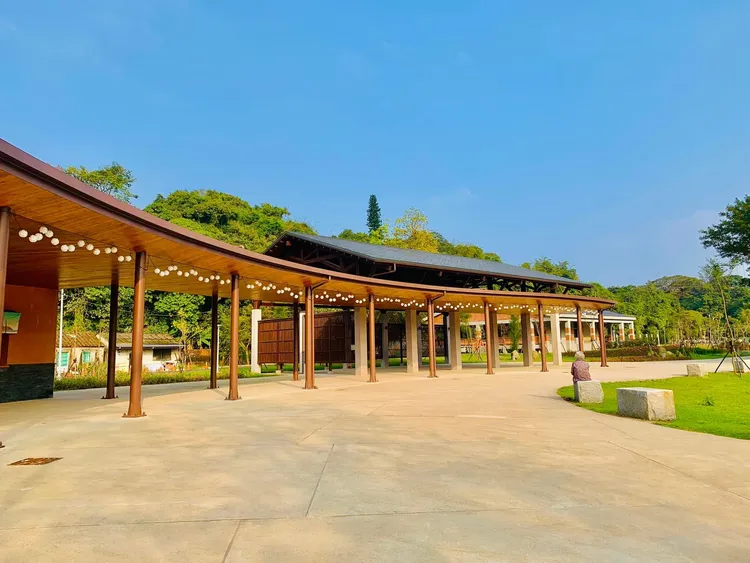 金山區中山溫泉公園引入溫泉水、興建2座溫泉泡腳池可免費泡溫泉。景觀處提供