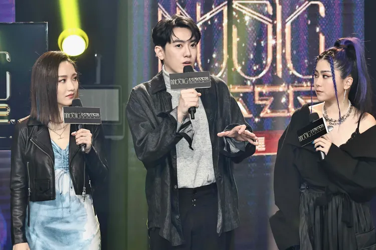 閻奕格（左起）、李友廷、DJ RAYRAY擔任導師。施昂強攝