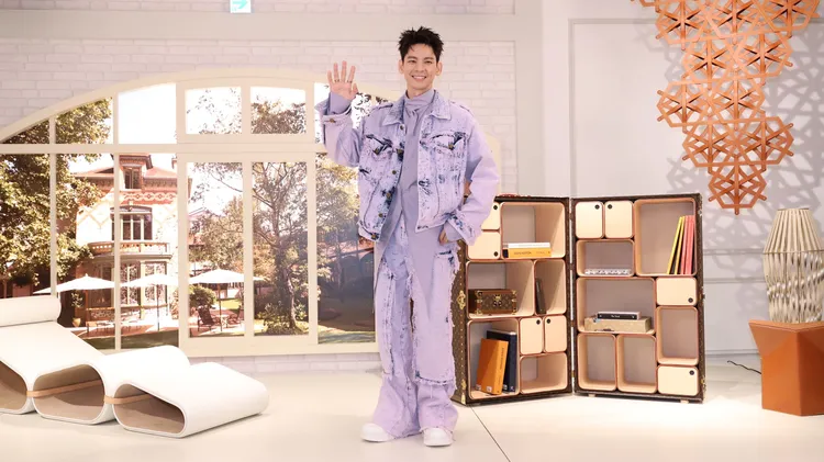 身著全套紫色造型現身的林柏宏，表示自己的活潑造型似乎可輕鬆融入LV展的每個展間。莊宗達攝