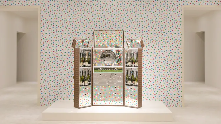 LV x 草間彌生Infinity Party Trunk派對硬箱，1290萬元。品牌提供