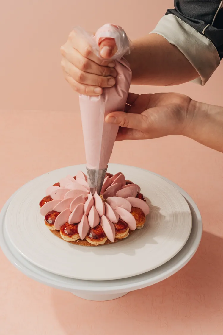 6吋莓果鐵觀音聖多諾黑。業者提供