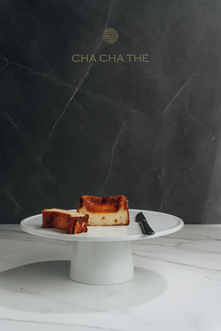 采采食茶煙燻巴斯克乳酪蛋糕。業者提供