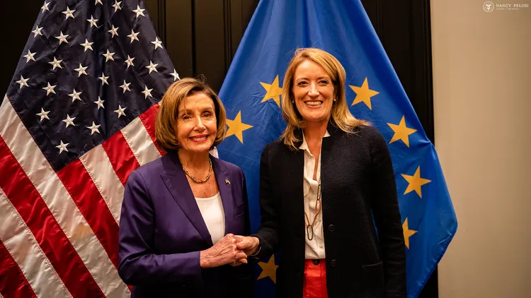 裴洛西（左）與歐洲議會議長梅特索拉曾經會面。翻攝裴洛西推特
