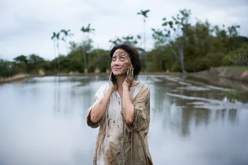 李心潔犧牲色相泥巴塗滿身 預定民宿帶家人台東度假