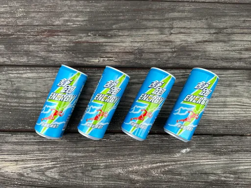 你提神都喝什麼牛？「舒跑Energy能量飲」四月上市，全新首創配方：電解質加牛磺酸，有閃電最牛！