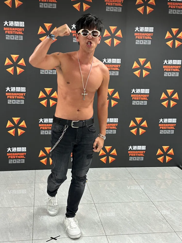 柯有倫展露健身成果。林丞偉攝