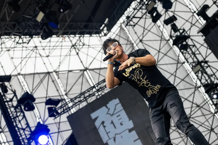 柯有倫今在大港開唱熱力演出。出日音樂提供
