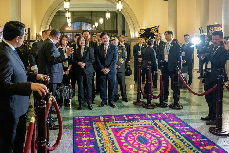 賈麥岱在國立文化宮歡迎蔡英文一行抵達。府提供