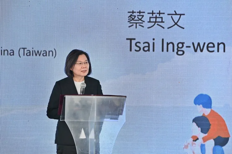 蔡英文說，政府目標要把低碳、零碳的挑戰，轉化成帶動產業、提供就業的新機會。政院提供