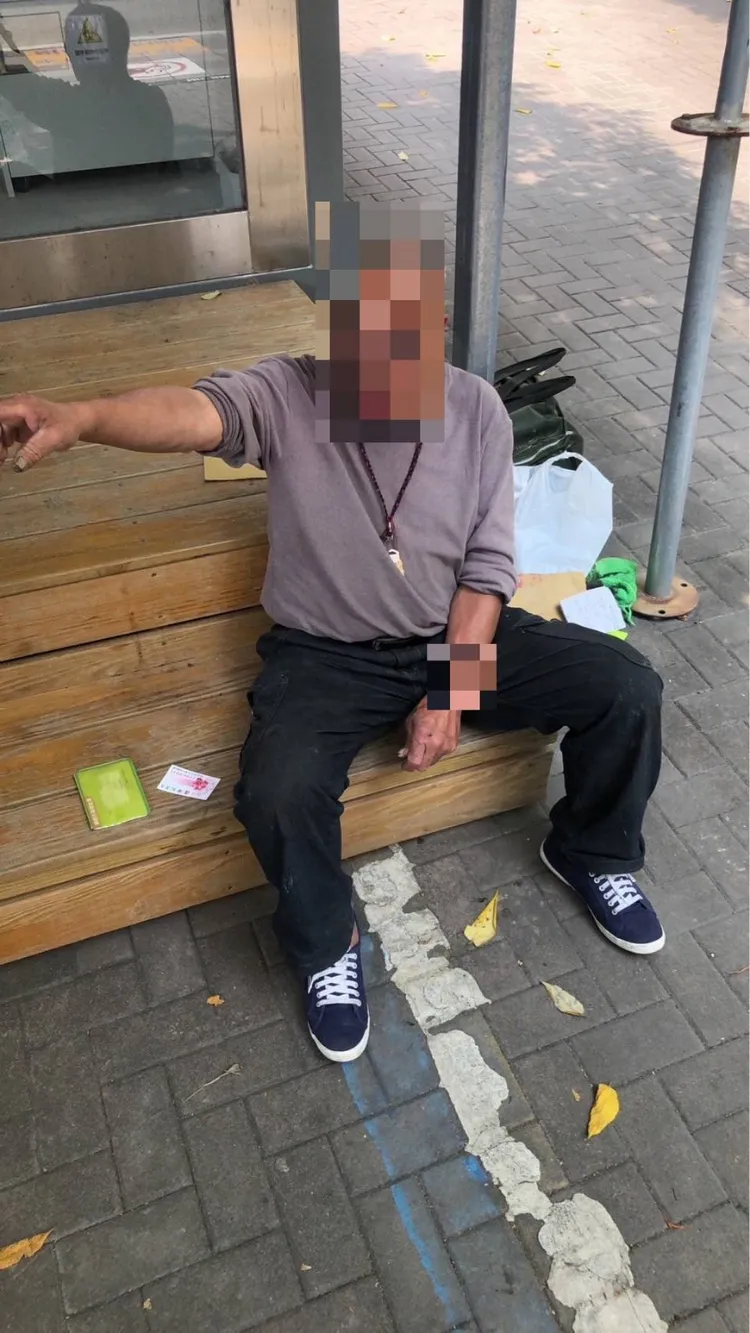 林男聲稱好玩在射小鳥。翻攝畫面