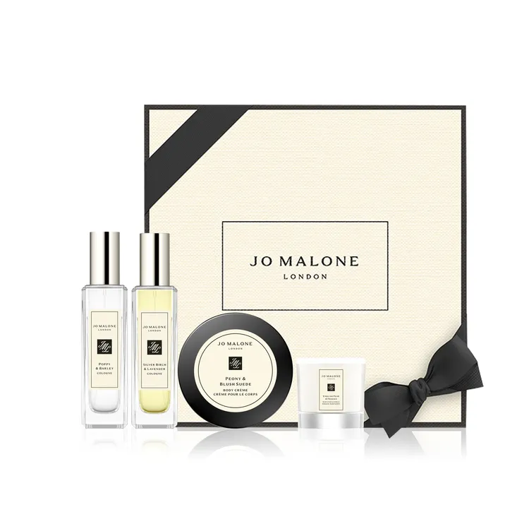 經典客選明星糅香禮盒，任選2款30ml經典香水，贈15ml身體潤膚霜和迷你香氛工藝蠟燭，5600元。品牌提供
