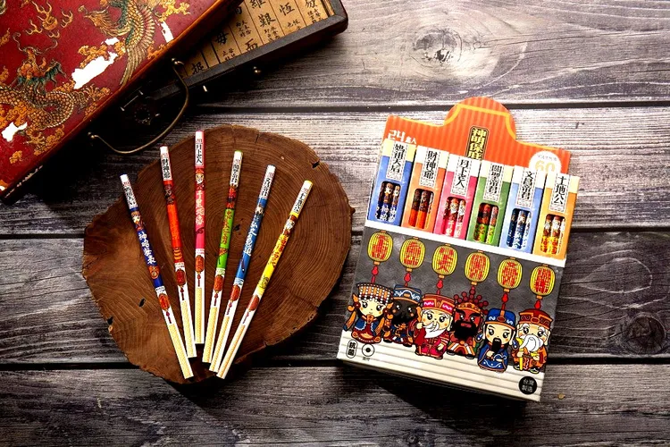 利百代神明鉛筆6尊神明護體，為迷茫社畜指點迷津，打造職場百毒不侵命格。