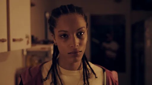 辣模《詭樓》玩3P到一半砲友被丟下窗　致命黑霧吞噬屍骨全無