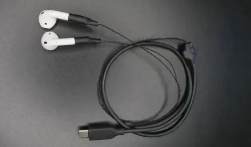 工程師將iPhone改成USB-C介面後　又將AirPods變成有線耳機　