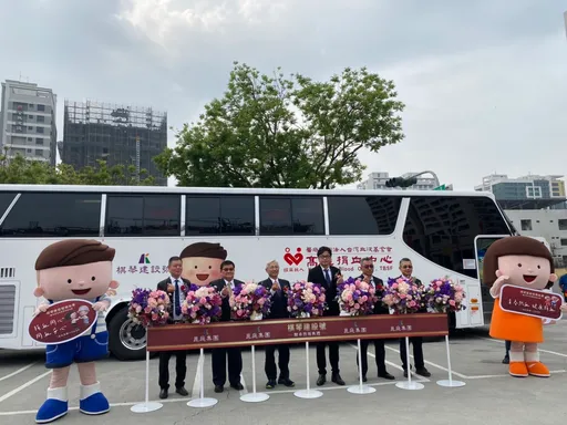 你捐血建商送300盒蛋 崑庭捐南台首台油電雙用車回饋社會