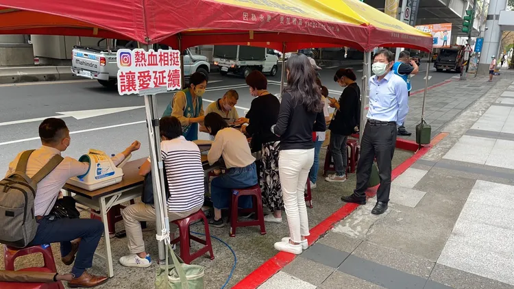 北市議員李明賢發起捐血活動，許多民眾以行動支持捐血。翻攝畫面