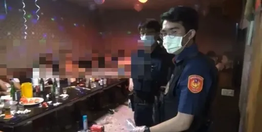 半夜欢唱开毒趴!警深夜临检小吃部 整窝24人都GG了