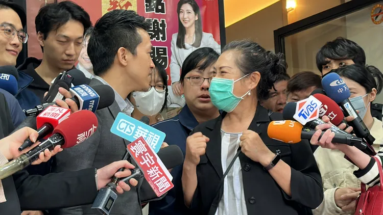 里長現身替何志偉加油打氣。潘袁詩羽攝