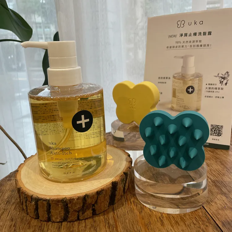 uka淨屑止癢洗髮露，以及2款城市限定色舒活頭皮按摩刷。張家玲攝