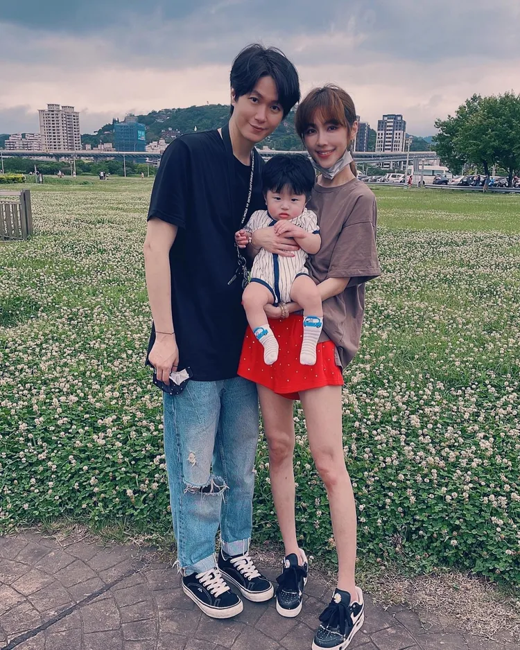 黃少谷為了妻兒，拍戲之餘也開計程車貼補家用。翻攝黃少谷臉書