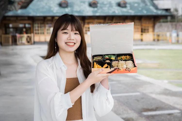 連假到新北投可以吃美食、拍美照。台鐵提供