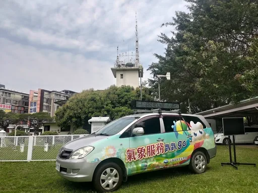 氣象車跟著大甲媽遶境 資深女播報員首演!誠意十足氣象播報