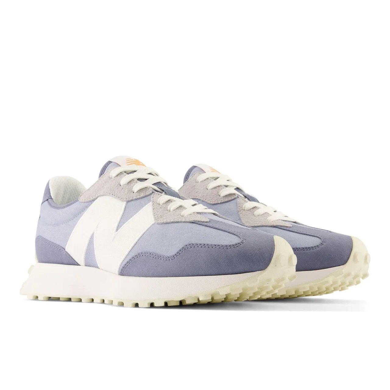 327休閒運動鞋，3080元》品牌提供