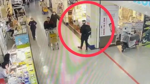 笨車手忘密碼無法度取卡盜領　硬著頭皮幹這事！被大賣場偕警合逮