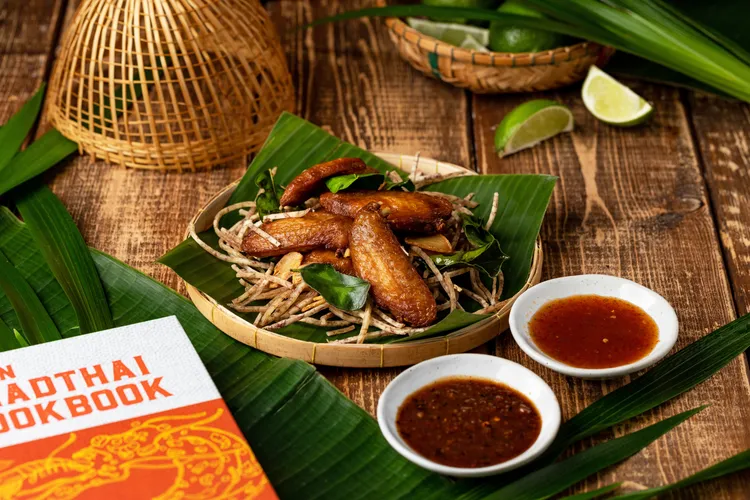 帕泰家-鳥籠芋絲炸雞翅售價238元。業者提供