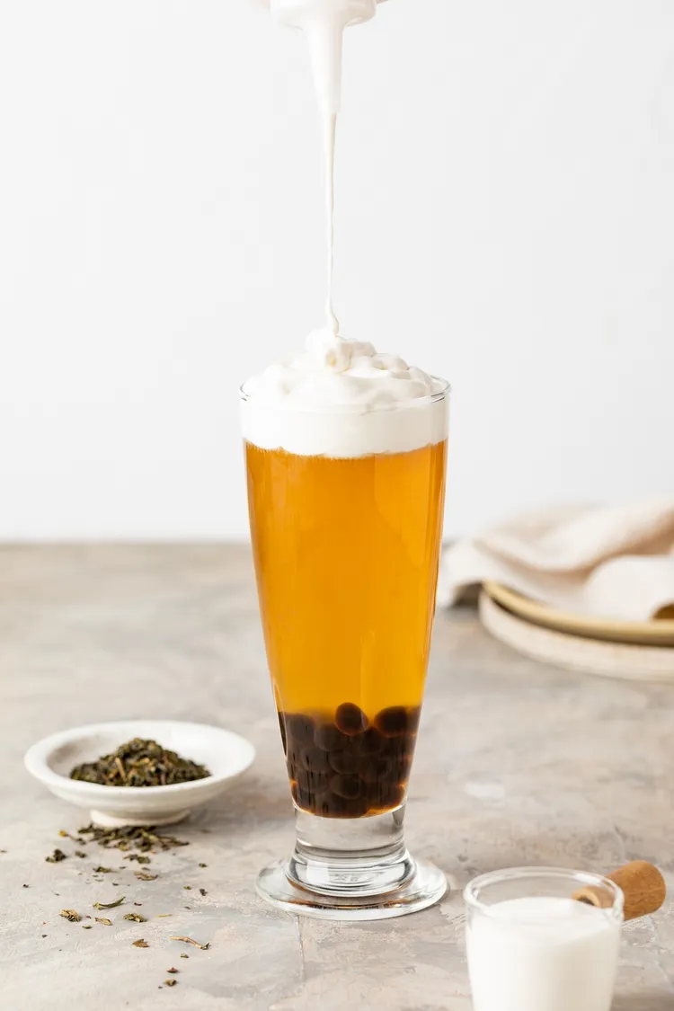 涓豆腐-奶蓋珍珠綠茶。業者提供