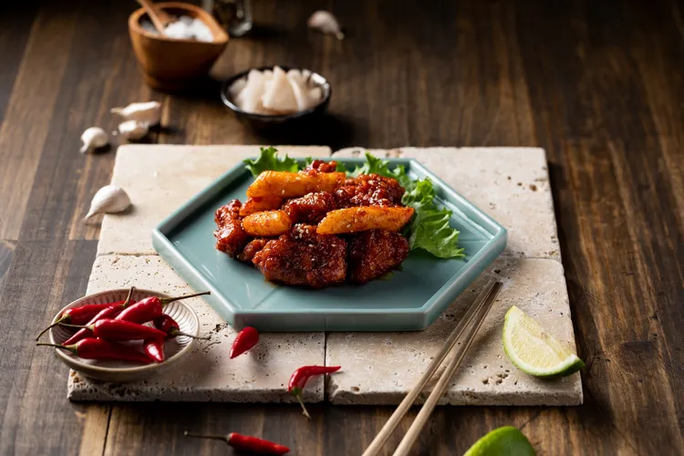 姜滿堂-韓式炸雞年糕售價280元。業者提供